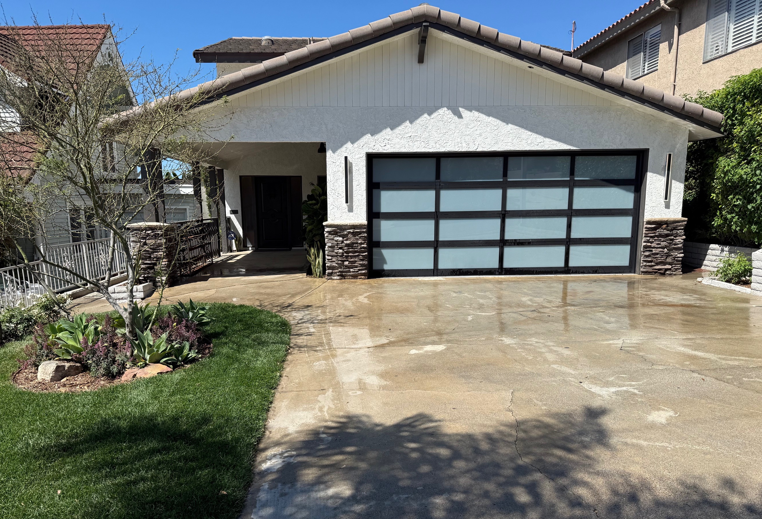Raymond Ave Front View
